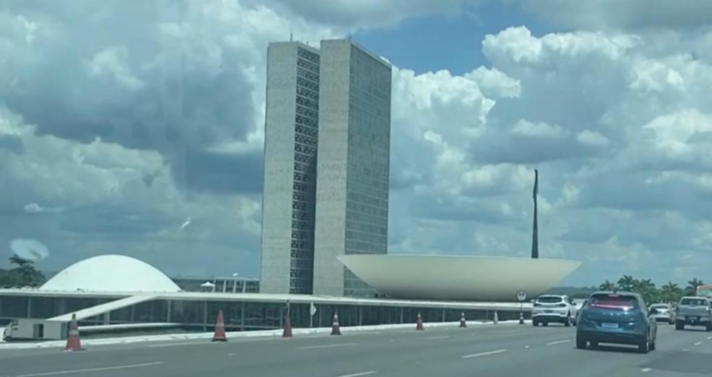 POR QUE TRABALHAR COM POLÍTICA TAMBÉM É UMA ESCOLHA DE CARREIRA?